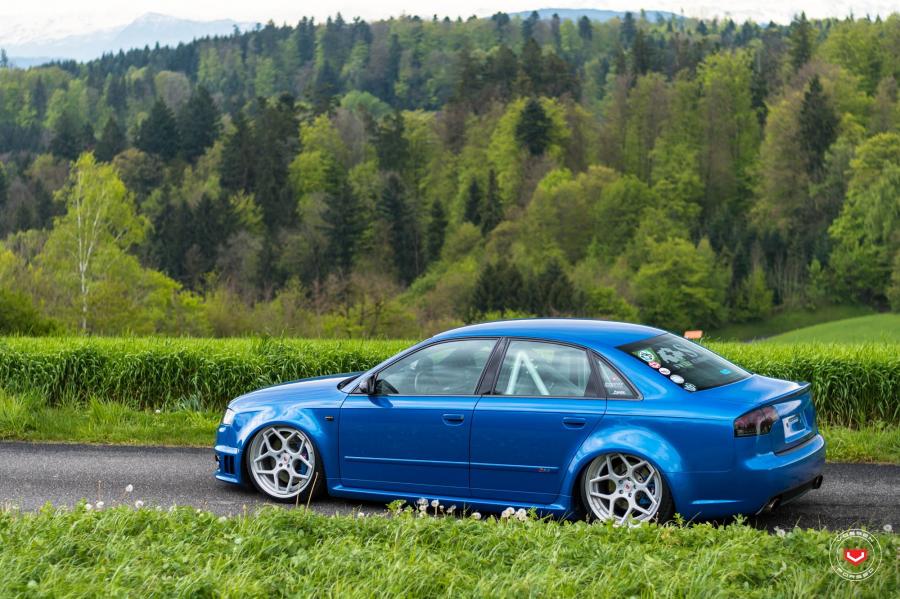  Audi RS4 Sedan on Vossen Wheels (CG-205) 2018 года  (фото 4 из 82)